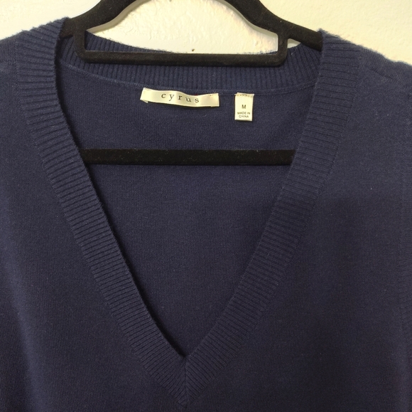 Cyrus Navy Blue Sweater Vest Size Medium Extremely Soft! - Picture 4 of 13